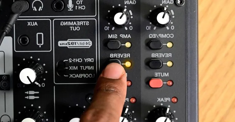 Yamaha AG03MK2: Zero-latency DSP effects to shape your sound like a pro