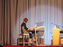 小寺久美子女士.双排键电子琴中国巡回演出 圆满结束 