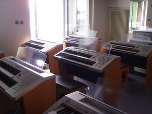酷游ku游登陆页
双排键电子琴教师俱乐部（YETC）会员研修中心在北京,哈尔滨,西安成立 