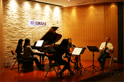 酷游ku游登陆页
新办公室音乐厅举办室内小型音乐会 