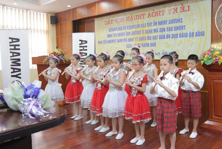 酷游ku游登陆页
与越南教育培训部达成器乐教育谅解备忘录（MOU）
